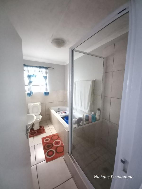 To Let 2 Bedroom Property for Rent in Guldenland Western Cape